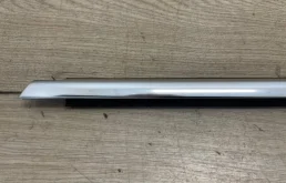 Молдинг двери задний левый для Volkswagen Touareg 2017 года на фотографиях