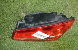 Фонарь внутренний правый для Volkswagen Passat 2019 года на фотографиях