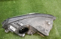 Фара правая для Volkswagen Tiguan 2007 года на фотографиях