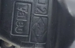 Уплотнитель передней правой двери для Renault Duster 2014 года на фотографиях