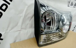 Фонарь внутренний правый для Lexus RX 2005 года на фотографиях