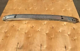 Усилитель заднего бампера для Toyota Avensis 2006 года на фотографиях