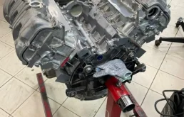 Двигатель без навесного для Porsche Macan 2023 года на фотографиях