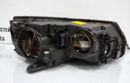 Фара ксенон левая для Skoda Octavia 2014 года на фотографиях