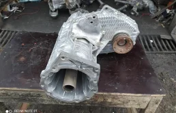 Раздатка для Volkswagen Touareg 2009 года на фотографиях