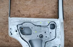 Дверь задняя левая для Toyota Land Cruiser 2008 года на фотографиях