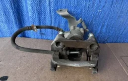 Суппорт задний правый для Toyota Auris 2010 года на фотографиях