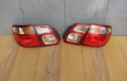 Фонарь внешний левый для Nissan Almera 2006 года на фотографиях