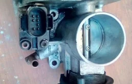 Блок дроссельной заслонки для Skoda Octavia 2002 года на фотографиях