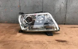 Фара правая для Suzuki Grand Vitara 2015 года на фотографиях