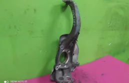 Кулак поворотный левый для Audi A6 2013 года на фотографиях