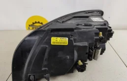 Фара правая для Volvo S40 2012 года на фотографиях