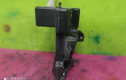 Бачок стеклоомывателя передний для Volkswagen Tiguan 2010 года на фотографиях