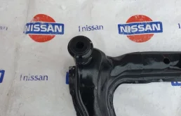 Подрамник двигателя для Nissan Qashqai 2023 года на фотографиях