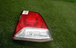 Фонарь внутренний левый для Toyota Land Cruiser 2008 года на фотографиях