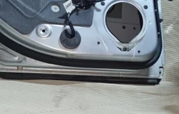 Дверь задняя левая для Audi A4 2001 года на фотографиях