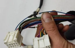 Петля двери передней левой нижняя для Toyota RAV4 2010 года на фотографиях