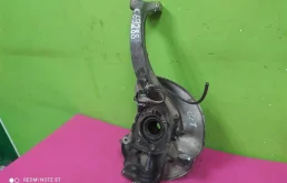 Кулак поворотный правый для Audi A4 2009 года на фотографиях