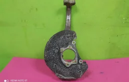 Кулак поворотный левый для Audi A6 2013 года на фотографиях