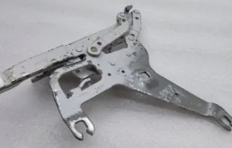 Петля капота левая для BMW X5 на фотографиях