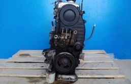 Двигатель без навесного для Mitsubishi Galant 2005 года на фотографиях