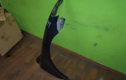 Крыло правое для Volkswagen Touareg 2002 года на фотографиях