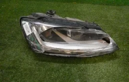 Фара правая для Volkswagen Jetta 2015 года на фотографиях