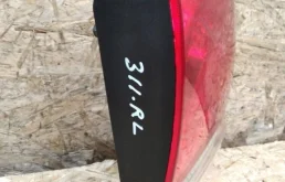 Фонарь внутренний левый для Toyota Land Cruiser 2008 года на фотографиях