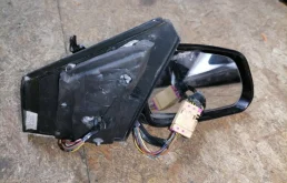 Стекла и зеркала для Volkswagen Polo 2008 года на фотографиях