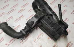 Корпус воздушного фильтра для Volkswagen Tiguan 2010 года на фотографиях