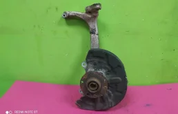 Кулак поворотный левый для Audi A4 2006 года на фотографиях