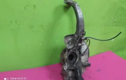 Кулак поворотный правый для Audi A4 2009 года на фотографиях