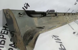 Накладка порога левая для Toyota Land Cruiser 2008 года на фотографиях