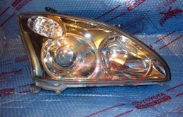 Фара правая для Lexus RX 2008 года на фотографиях