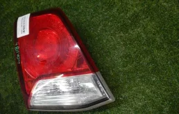 Фонарь внутренний левый для Toyota Land Cruiser 2008 года на фотографиях