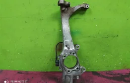 Кулак поворотный левый для Audi A6 2001 года на фотографиях