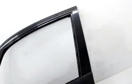 Дверь передняя левая для Suzuki SX4 2009 года на фотографиях