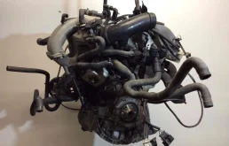 Двигатель без навесного для Audi A4 1996 года на фотографиях