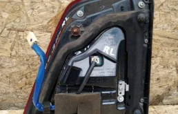 Фонарь внутренний левый для Toyota Land Cruiser 2008 года на фотографиях