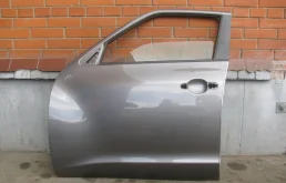 Дверь багажника для Nissan Juke 2020 года на фотографиях