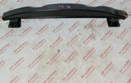 Усилитель переднего бампера для Volkswagen Tiguan 2008 года на фотографиях