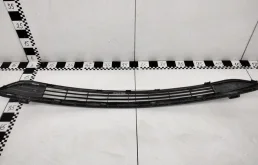 Решетка переднего бампера для Toyota RAV4 2015 года на фотографиях