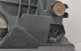 Фара правая для Land Rover Discovery 2009 года на фотографиях