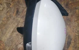 Стекла и зеркала для Volkswagen Tiguan 2010 года на фотографиях