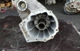 Серводвигатель раздатки для Volkswagen Touareg 2005 года на фотографиях