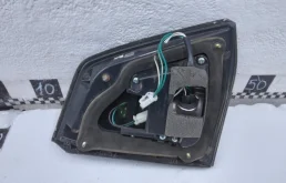 Фонарь внешний левый для Toyota Land Cruiser 2012 года на фотографиях