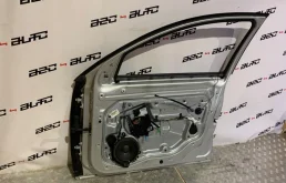 Дверь передняя правая для Volvo S40 2012 года на фотографиях