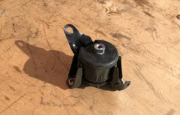 Опора двигателя передняя правая верхняя для Toyota Avensis на фотографиях