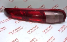 Фонарь внешний правый для Nissan X-Trail 2005 года на фотографиях