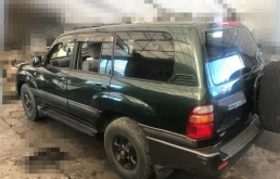 Бампер для Toyota Land Cruiser 2005 года на фотографиях